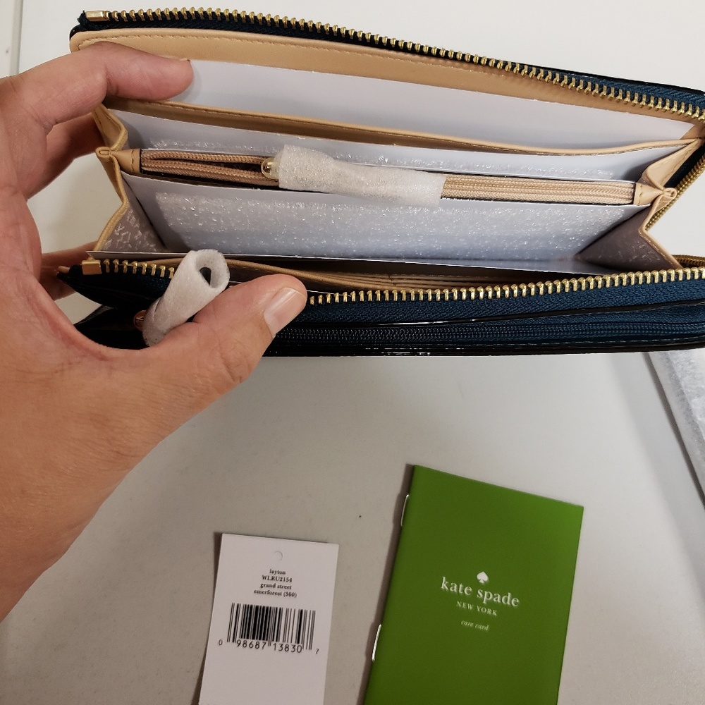 SOLD!!Kate spade wristlet grand layton - Picture 3 of 6